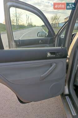 Универсал Volkswagen Golf 2004 в 