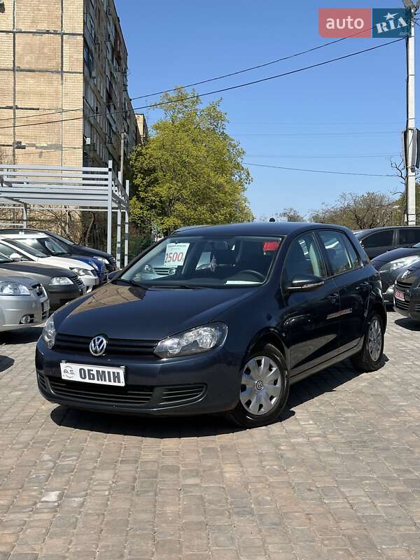 Хэтчбек Volkswagen Golf 2010 в 