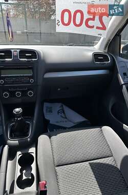 Хэтчбек Volkswagen Golf 2010 в 
