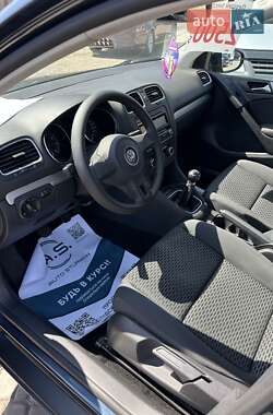 Хэтчбек Volkswagen Golf 2010 в 