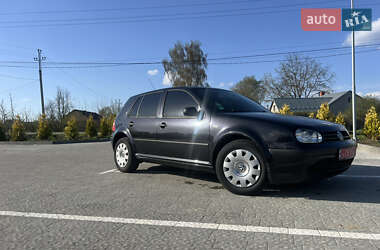 Хэтчбек Volkswagen Golf 2002 в 