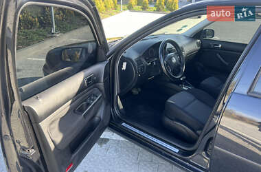 Хэтчбек Volkswagen Golf 2002 в 