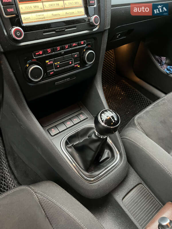 Универсал Volkswagen Golf 2012 в Староказачьем
