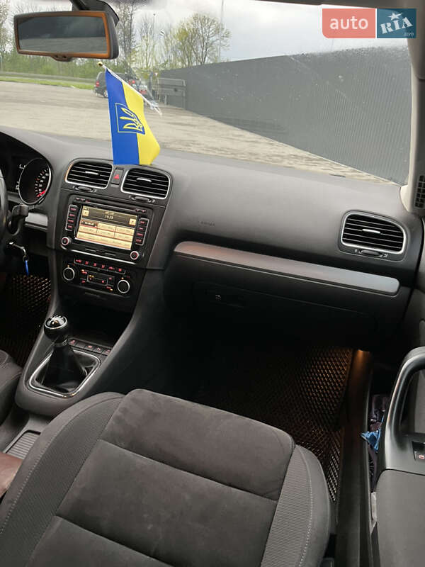 Универсал Volkswagen Golf 2012 в Староказачьем