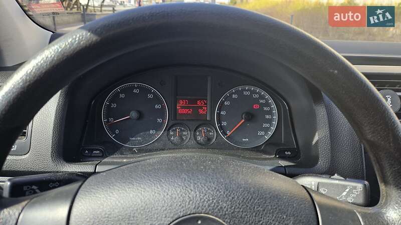 Хэтчбек Volkswagen Golf 2008 в Житомире