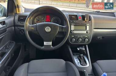 Хэтчбек Volkswagen Golf 2008 в 