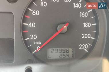 Хетчбек Volkswagen Golf 2002 в 