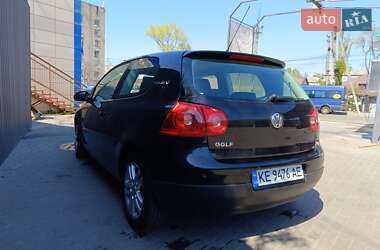 Хэтчбек Volkswagen Golf 2006 в 