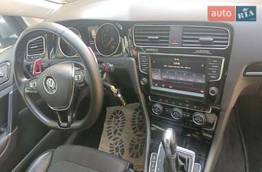 Хэтчбек Volkswagen Golf 2013 в 