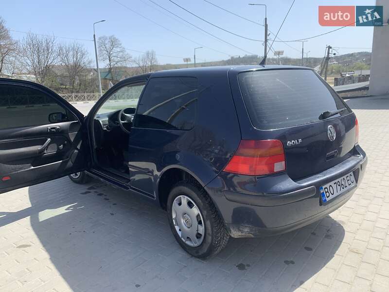 Хэтчбек Volkswagen Golf 2000 в Почаеве