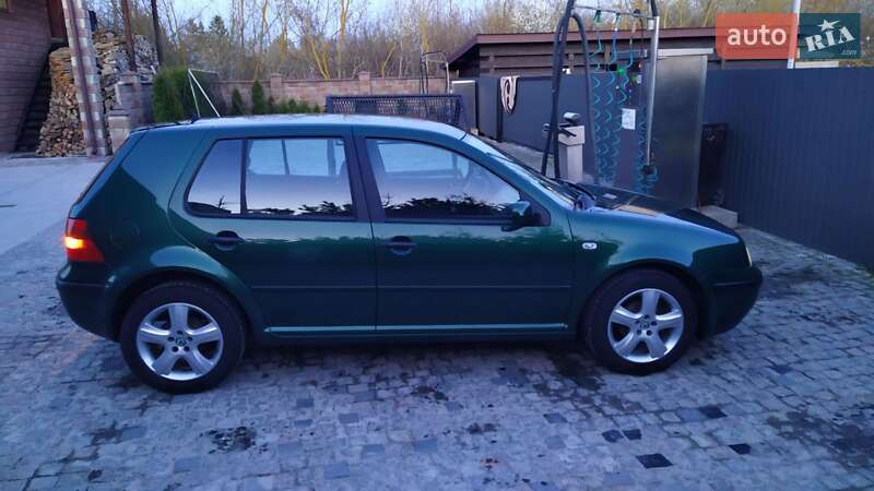 Хетчбек Volkswagen Golf 2002 в Ланівці