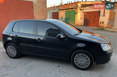 Хэтчбек Volkswagen Golf 2004 в 