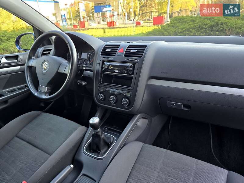Хэтчбек Volkswagen Golf 2008 в Полтаве