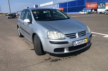 Хэтчбек Volkswagen Golf 2005 в 