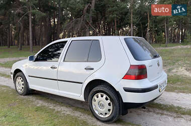 Хэтчбек Volkswagen Golf 1999 в 