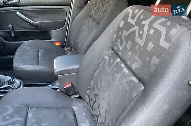 Хэтчбек Volkswagen Golf 1999 в 
