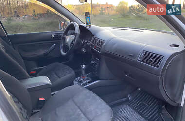 Хэтчбек Volkswagen Golf 1999 в 