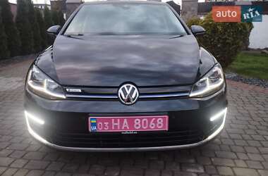 Хэтчбек Volkswagen Golf 2018 в 