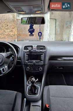 Универсал Volkswagen Golf 2010 в 
