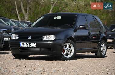 Хэтчбек Volkswagen Golf 2003 в 
