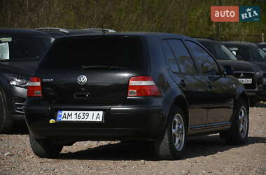 Хэтчбек Volkswagen Golf 2003 в 