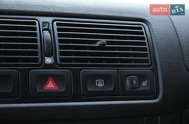 Хэтчбек Volkswagen Golf 2003 в 