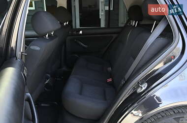 Хэтчбек Volkswagen Golf 2003 в 