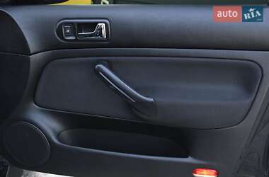 Хэтчбек Volkswagen Golf 2003 в 