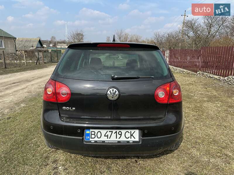 Хэтчбек Volkswagen Golf 2006 в Лановцах