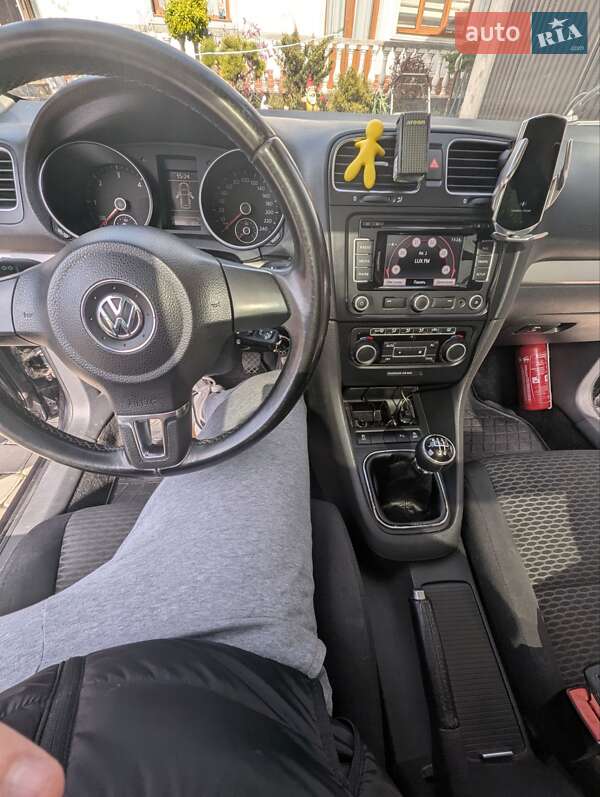 Универсал Volkswagen Golf 2011 в Черновцах