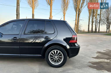Хетчбек Volkswagen Golf 2001 в 
