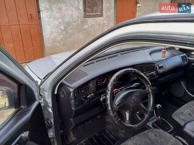 Хэтчбек Volkswagen Golf 1997 в Яворове