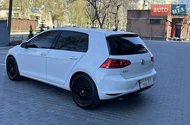 Хэтчбек Volkswagen Golf 2016 в 
