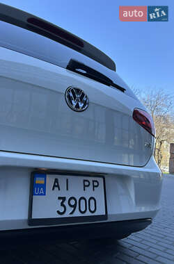 Хэтчбек Volkswagen Golf 2016 в 