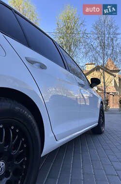 Хэтчбек Volkswagen Golf 2016 в 