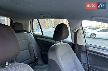Хэтчбек Volkswagen Golf 2016 в 