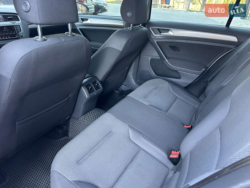 Хетчбек Volkswagen Golf 2016 в Полтаві