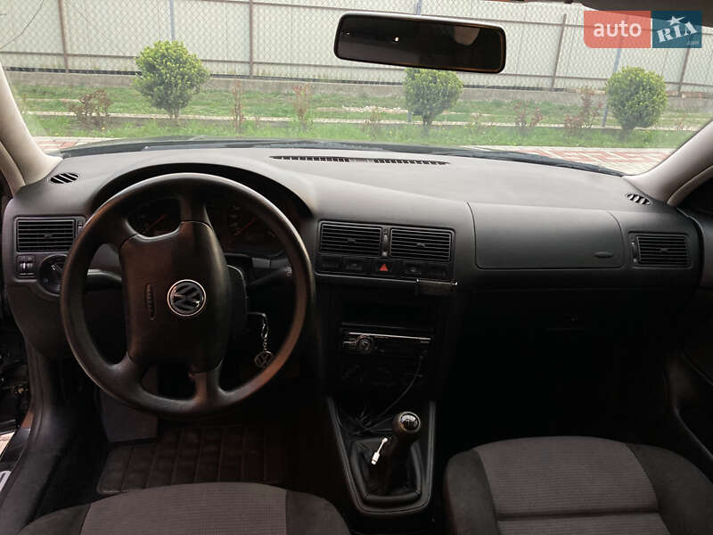 Хетчбек Volkswagen Golf 2001 в Львові