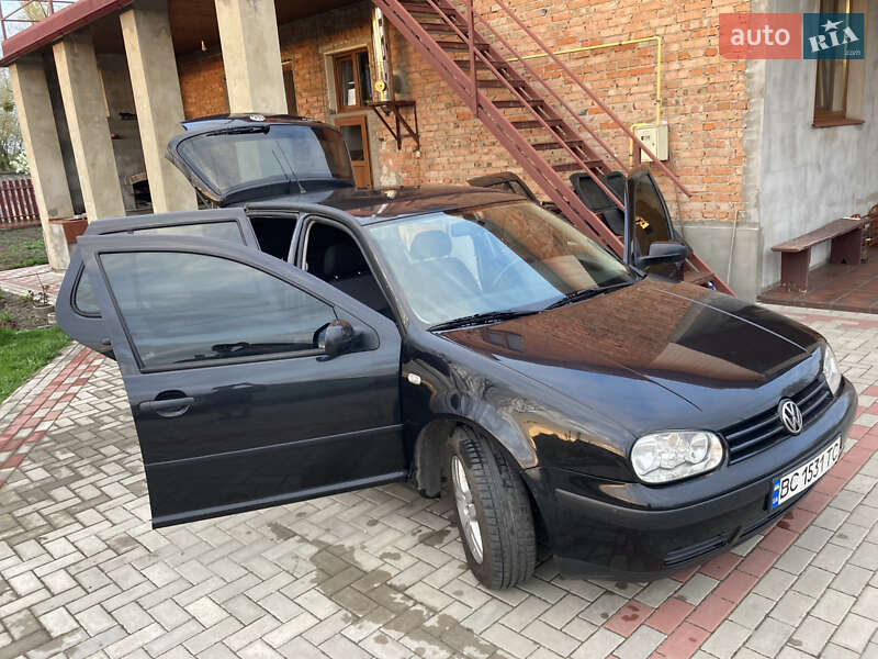 Хетчбек Volkswagen Golf 2001 в Львові