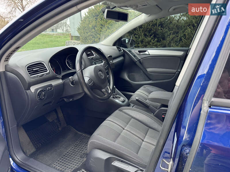 Хэтчбек Volkswagen Golf 2012 в Киеве