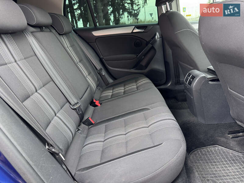 Хэтчбек Volkswagen Golf 2012 в Киеве