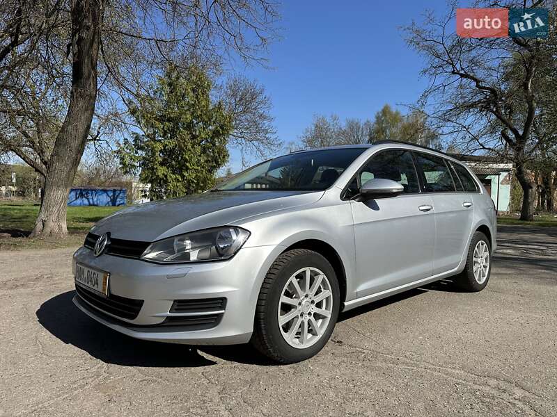 Універсал Volkswagen Golf 2015 в Лебедині