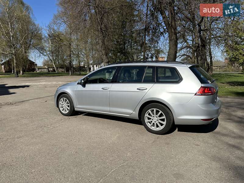 Універсал Volkswagen Golf 2015 в Лебедині