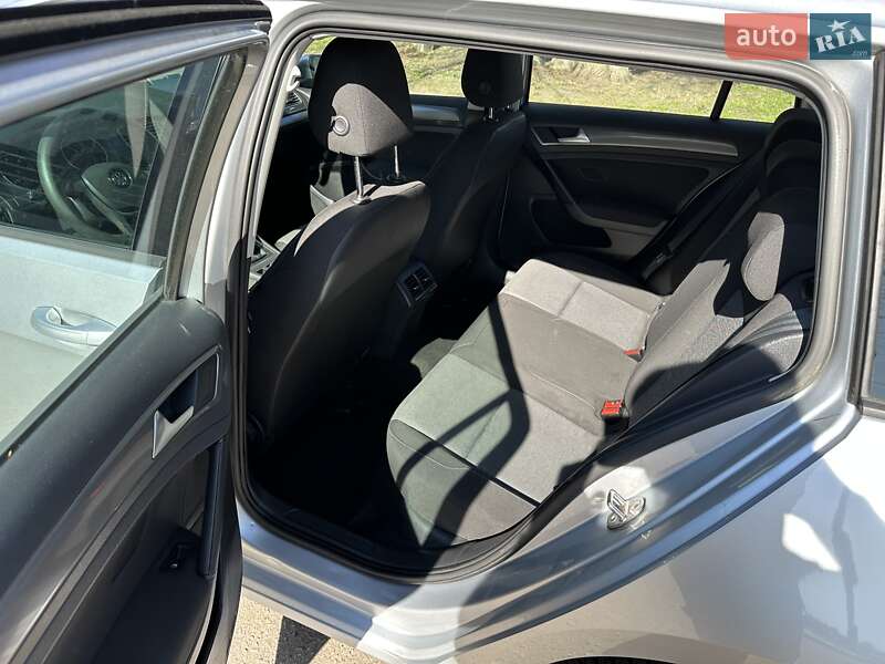 Універсал Volkswagen Golf 2015 в Лебедині