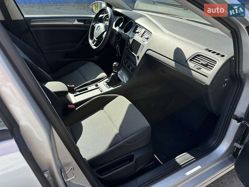 Універсал Volkswagen Golf 2015 в Лебедині