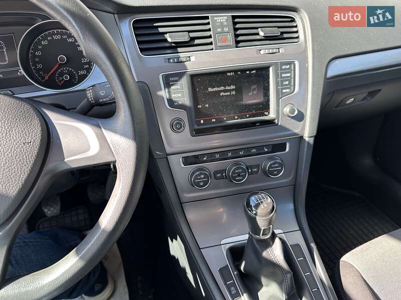 Універсал Volkswagen Golf 2015 в Лебедині