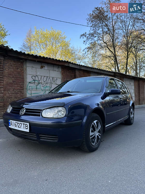 Хэтчбек Volkswagen Golf 1999 в 