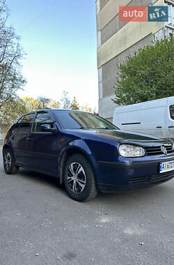 Хэтчбек Volkswagen Golf 1999 в 