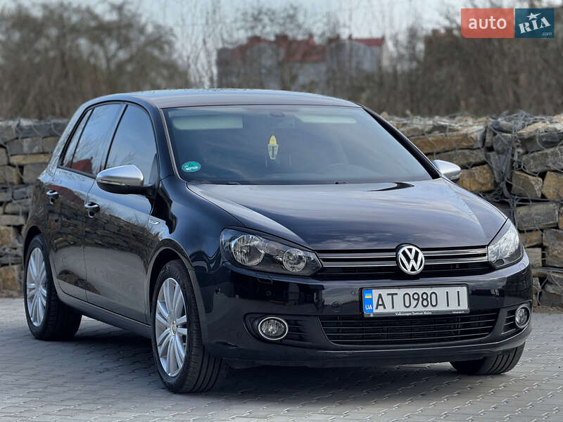 Хэтчбек Volkswagen Golf 2011 в 