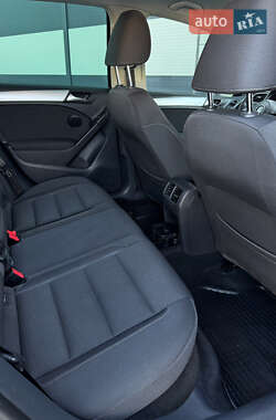 Хэтчбек Volkswagen Golf 2011 в 